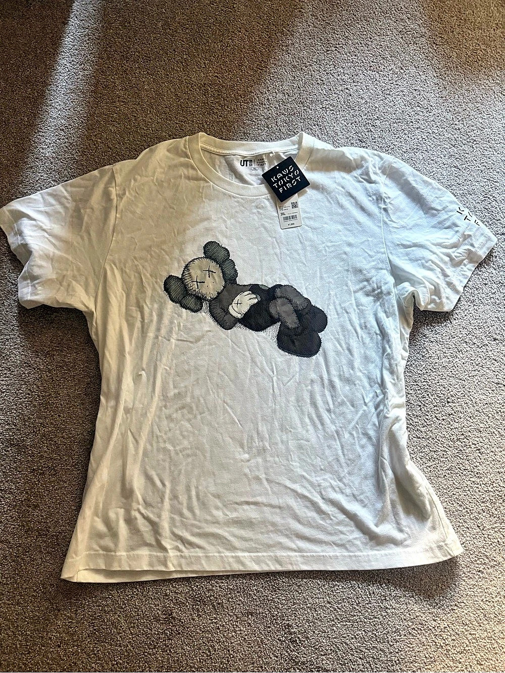 Uniqlo KAWS x Uniqlo UT Tokyo First Graphic T-Shirt UT Tokyo First Graphic Tee